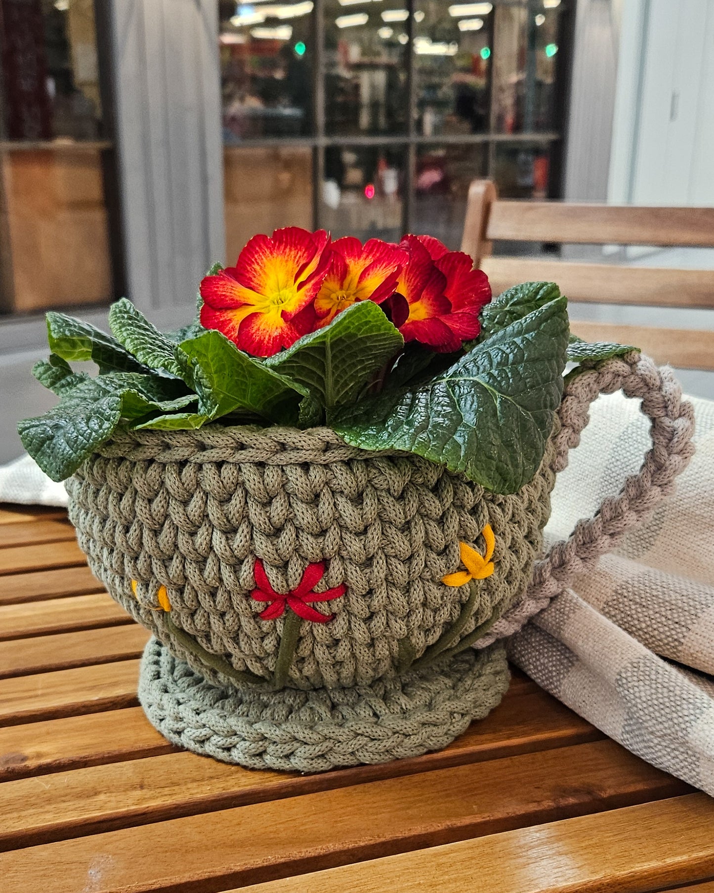 Hekleoppsrift "Blomsterkoppen" en dekorativ kurv