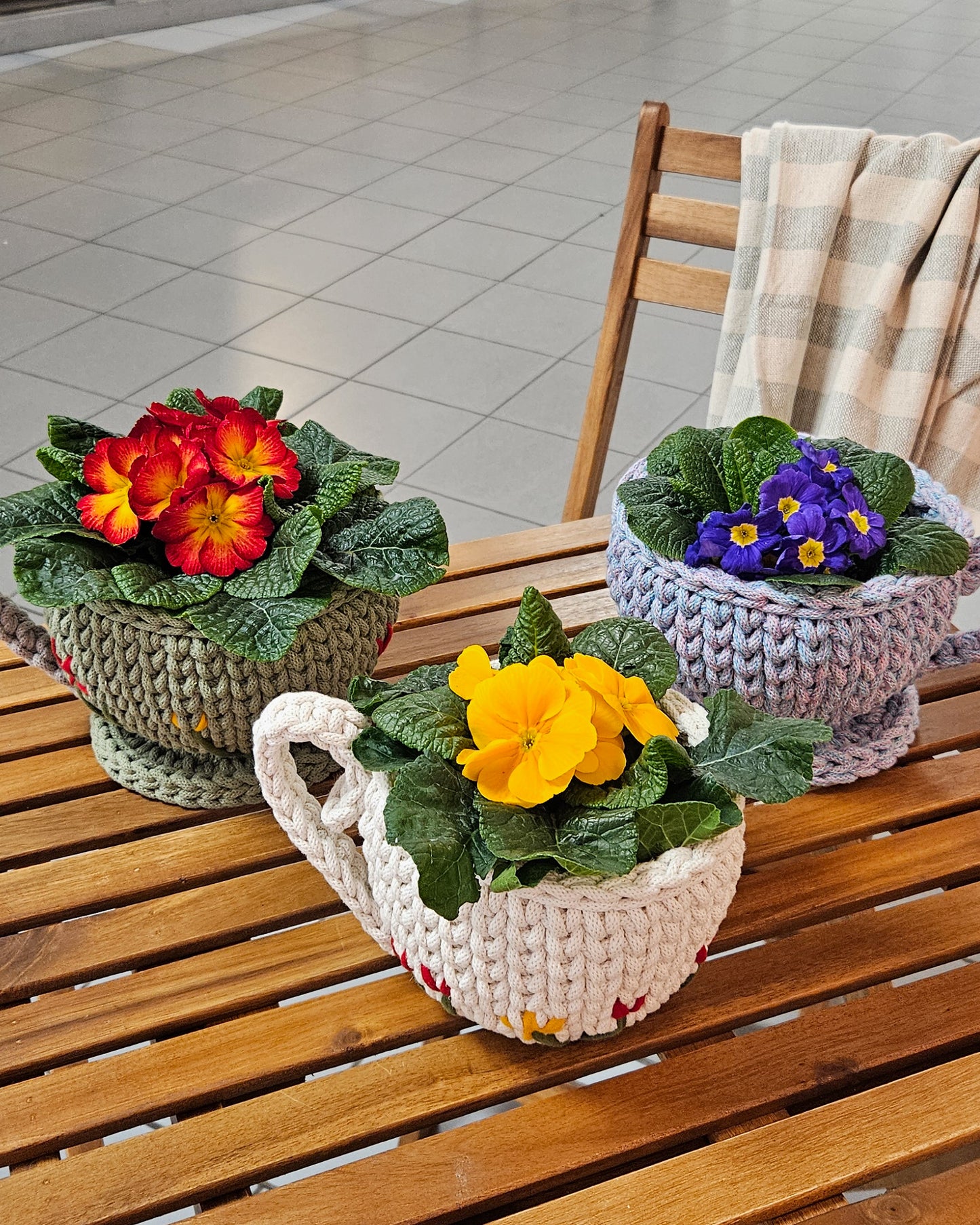 Hekleoppsrift "Blomsterkoppen" en dekorativ kurv