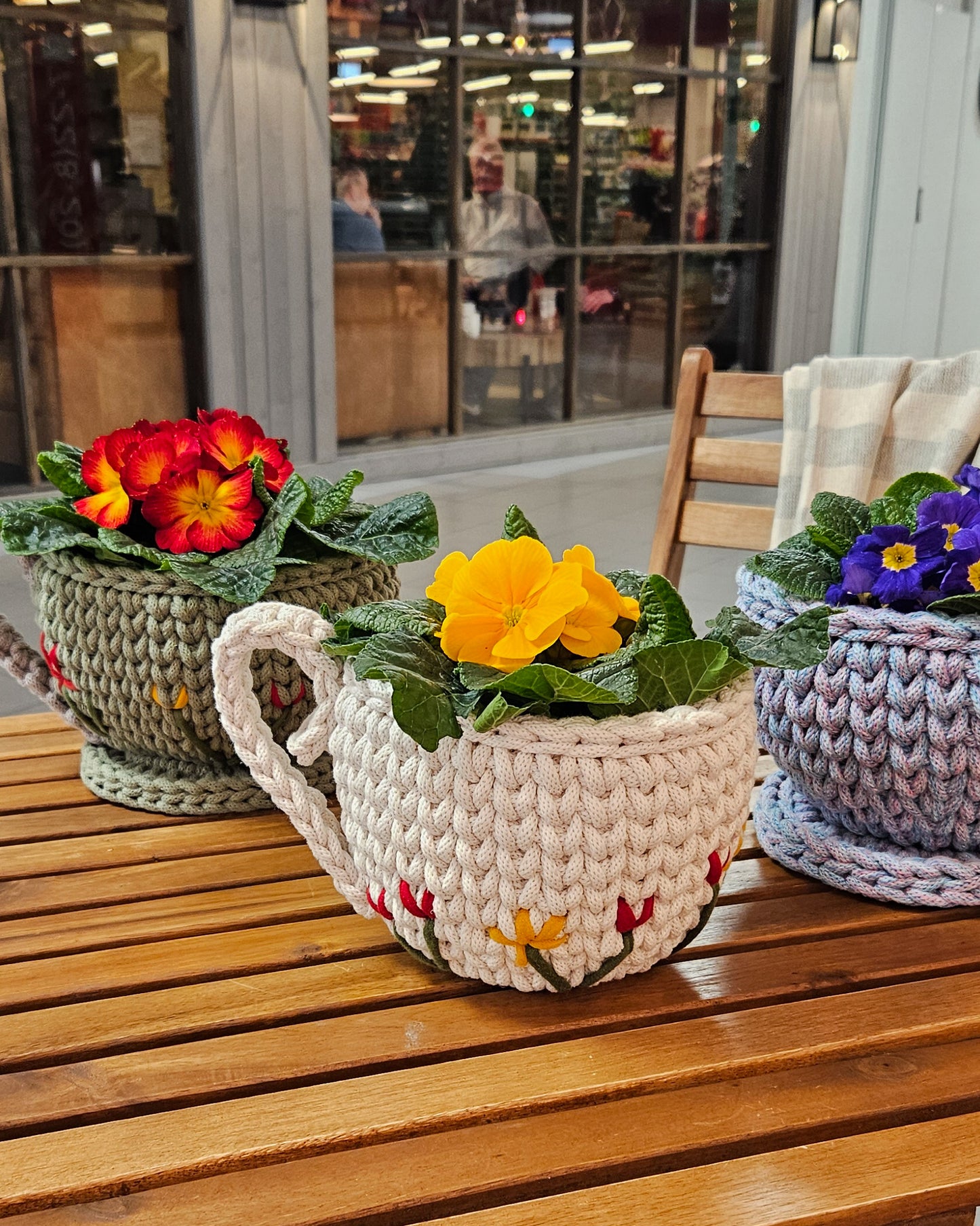 Hekleoppsrift "Blomsterkoppen" en dekorativ kurv