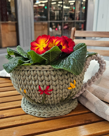 Hekleoppsrift "Blomsterkoppen" en dekorativ kurv