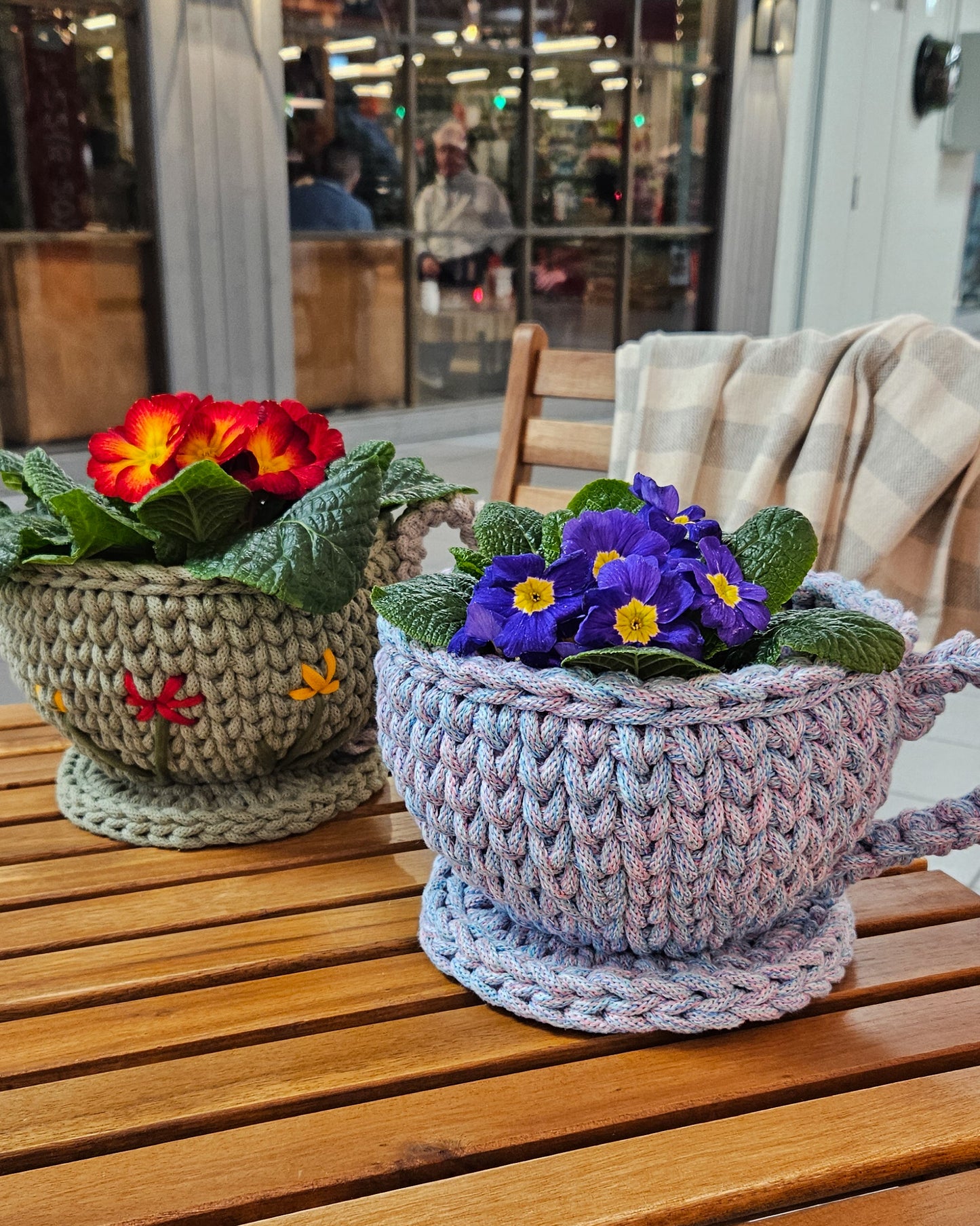 Hekleoppsrift "Blomsterkoppen" en dekorativ kurv